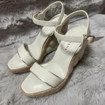 [ 미사용 새상품 ] DIANA 퀼팅 고우히 스무스