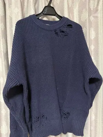 후즈후 갤러리 네이비 데미지 니트탑