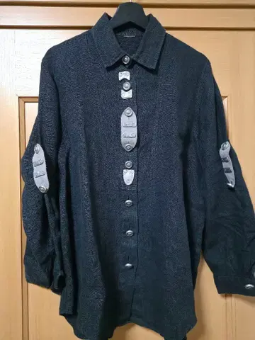 [레어] 티롤리안 셔츠 메탈 버튼 블랙 타나고로투스 구매품