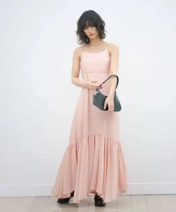 백 디자인 볼륨 캐미 원피스