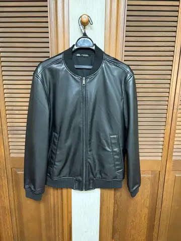 ZARA 레더 봄버 자켓