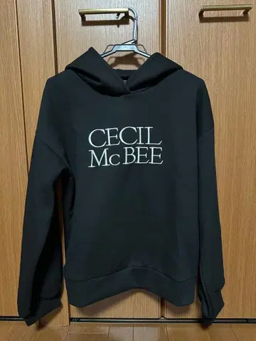 CECIL McBEE 블랙 후드티