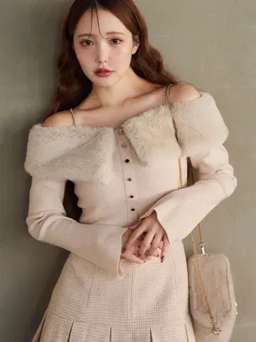 NICE CLAUP WEB 한정판 비쥬 인조 모피 니트