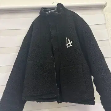 LA 로고 자수 다운 자켓
