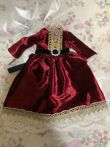 브라이스 빨간색 드레스 아웃핏