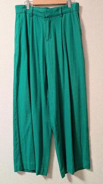 그린 와이드 팬츠 플리츠 디자인
