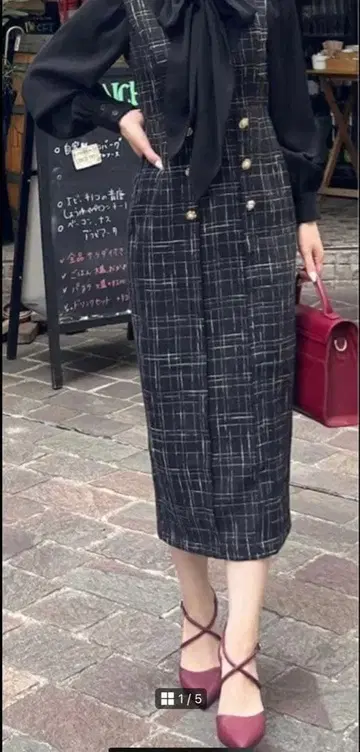 체크 무늬 타이트 원피스 골드 버튼