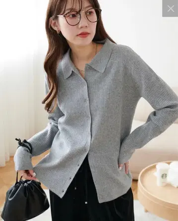 DISCOAT 쫄깃한 리브 카라 달린 앞 버튼 풀오버