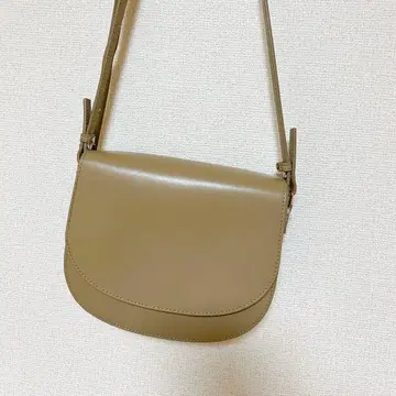 YAHKI 키 하프문 숄더백 그레이지