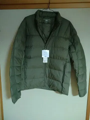 유니클로 다운 자켓.