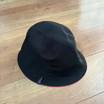 JANTJE_ONTEMBAAR(얀체온템바르) 버킷햇