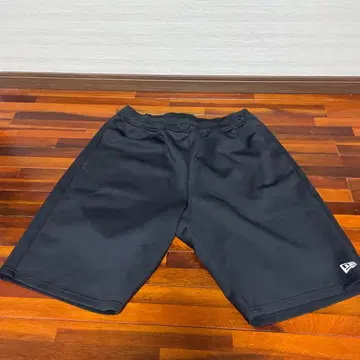 New Era 블랙 숏팬츠