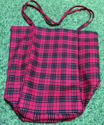 MORMYRUS 빨간색과 블랙 체크 토트백