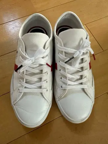 LACOSTE 화이트 스니커즈 UK5