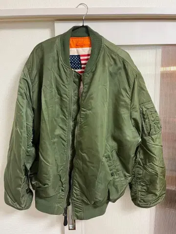 알파 인더스트리즈 MA-1 플라이트 자켓