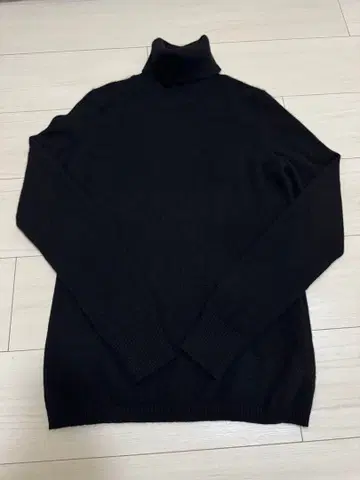 UNIQLO 캐시미어 100% 터틀넥 스웨터 S 사이즈 블랙