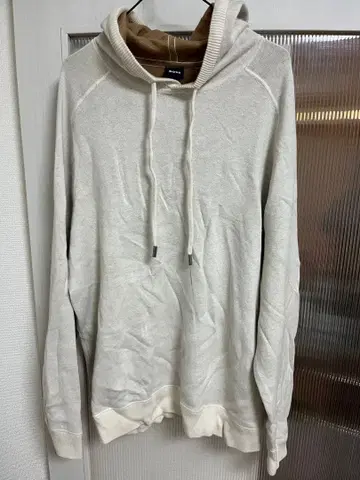 BOSS 크림색 후드 부착 후드티