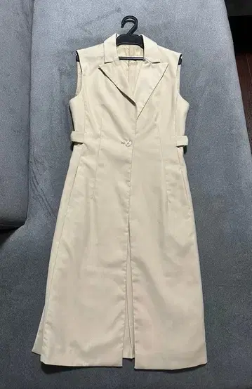 RESEXXY 리젝시 베이지 슬리브리스 롱 코트