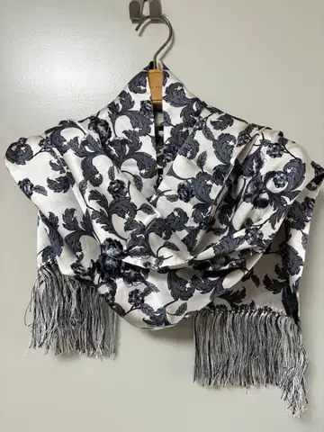 새상품 바니스뉴욕 렌 실크 스톨