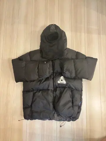 블랙 다운 자켓 PALACE 후드 부착