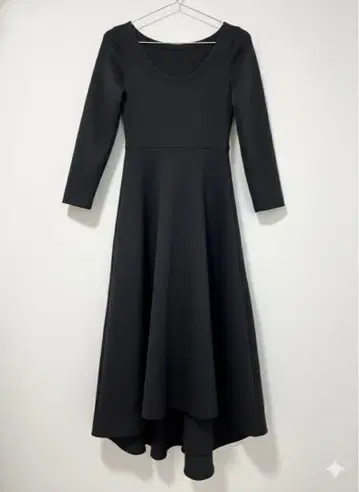 [ BIRTHDAY BASH ] 블랙 A라인 긴팔 원피스