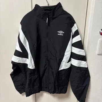 umbro 블랙 나일론 자켓