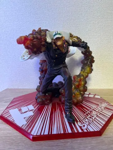 원피스 아카이누 사카즈키 피규어