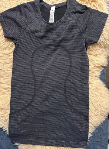 룰루레몬 T셔츠 반팔 사이즈 M/US4