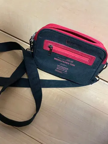 Karl Kani 미니 숄더백