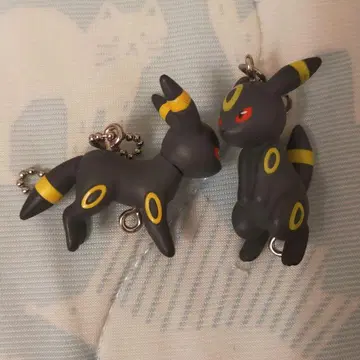 포켓몬 가챠 쥠으로 이어지는 마스코트 블래키 2종