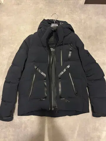 [ 새상품급 ] 데상트 미즈사와 다운 스톰 M 사이즈 고급 클리닝 완료