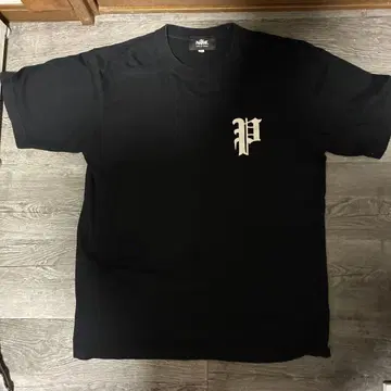 PHATRNK P 로고 블랙 티셔츠