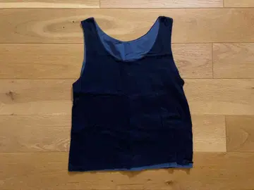 요건 레일 리버서블 네이비 슬리브리스 상의