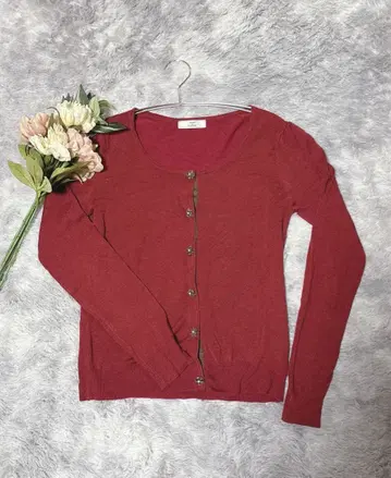 와인 레드 색상의 멋진 가디건 MAMMIKA
