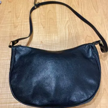 IL BISONTE 가죽 숄더백 하프문 블랙