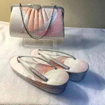 은사가 짜인 아름다운 백과 조리 세트