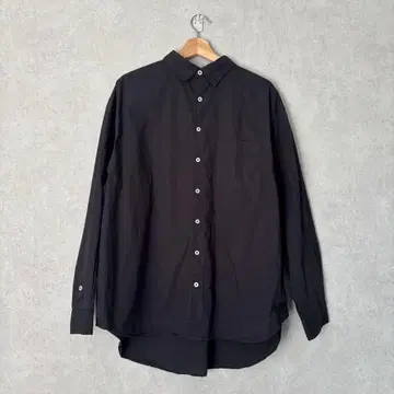 remer 블랙 긴팔 셔츠