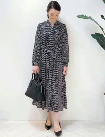 새상품급 UNTITLED 블랙과 화이트 패턴 맥시 드레스