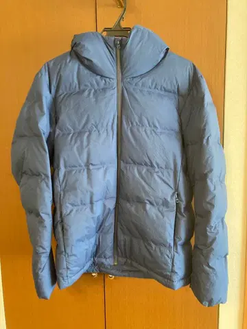 유니클로 심리스 다운 M 블루