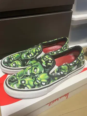 VANS 슬립온 스컬 패턴