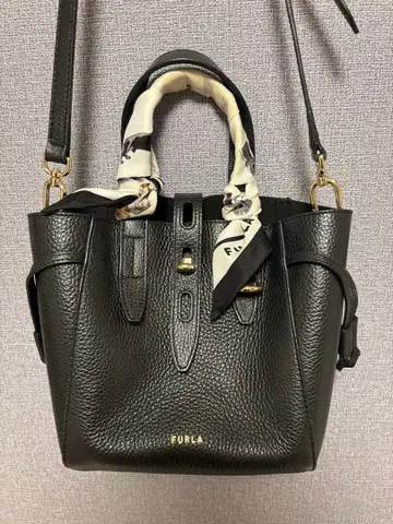 FURLA 블랙 가죽 숄더백