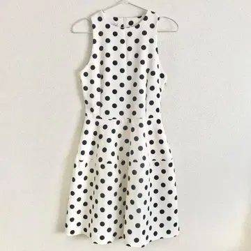 RINASCIMENTO 도트 무늬 슬리브리스 플레어 원피스