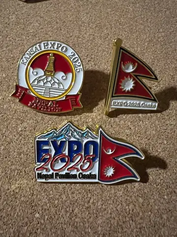 오사카 만박 네팔 핀 배지 3개