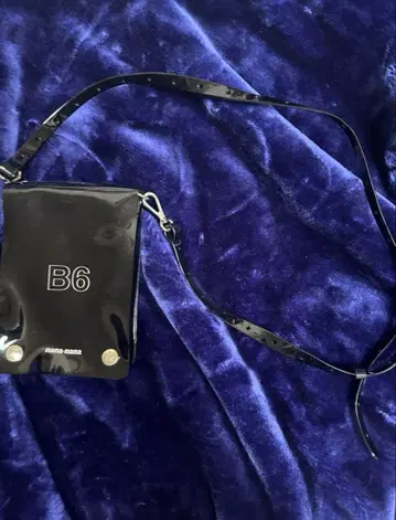 nananana 블랙 B6 사이즈 숄더백