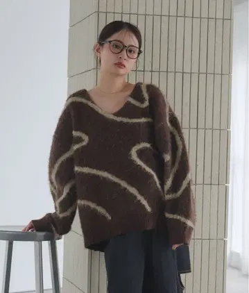 raffime 브라운 V넥 니트 스웨터