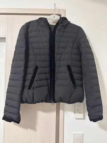 TOCCA 블랙 다운 자켓 후드 부착