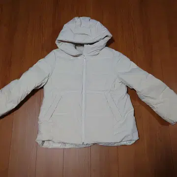 UNIQLO 화이트 다운 자켓 M 후드 부착