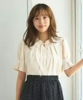 새상품 페루 Feroux 리본 스키퍼 블라우스 아이보리