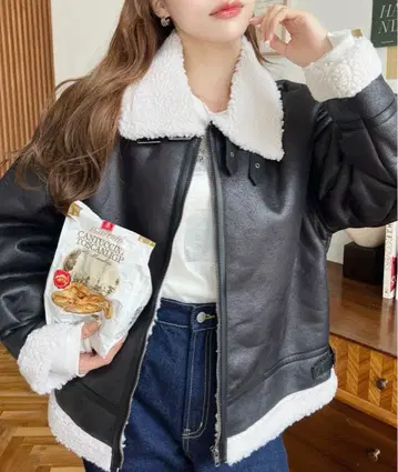 moment+ 인조 가죽 x 보아 페이크 무스탕 플라이트 자켓 블루종