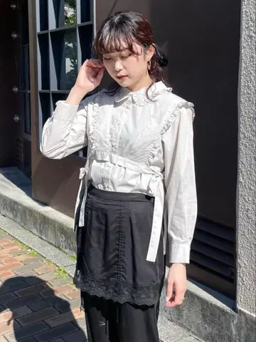 새상품급 핀턱 하네스 블라우스 그레이 메리제니